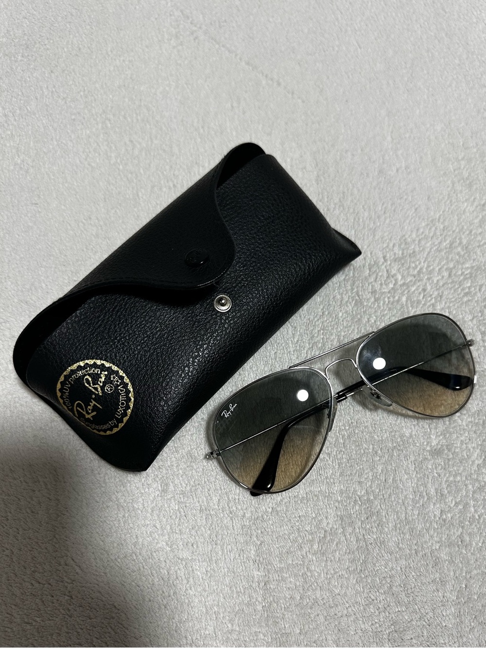 Classic Ray-Ban Aviators - Picture 2 of 9
